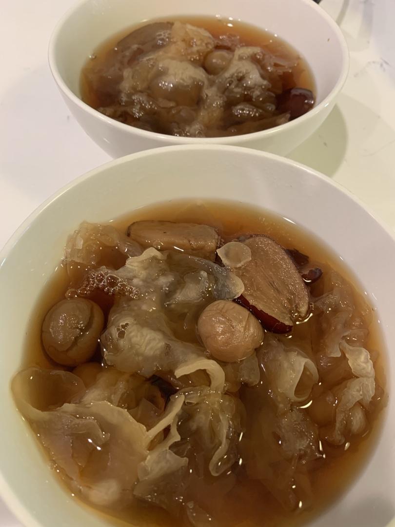 桂圆红枣银耳羹