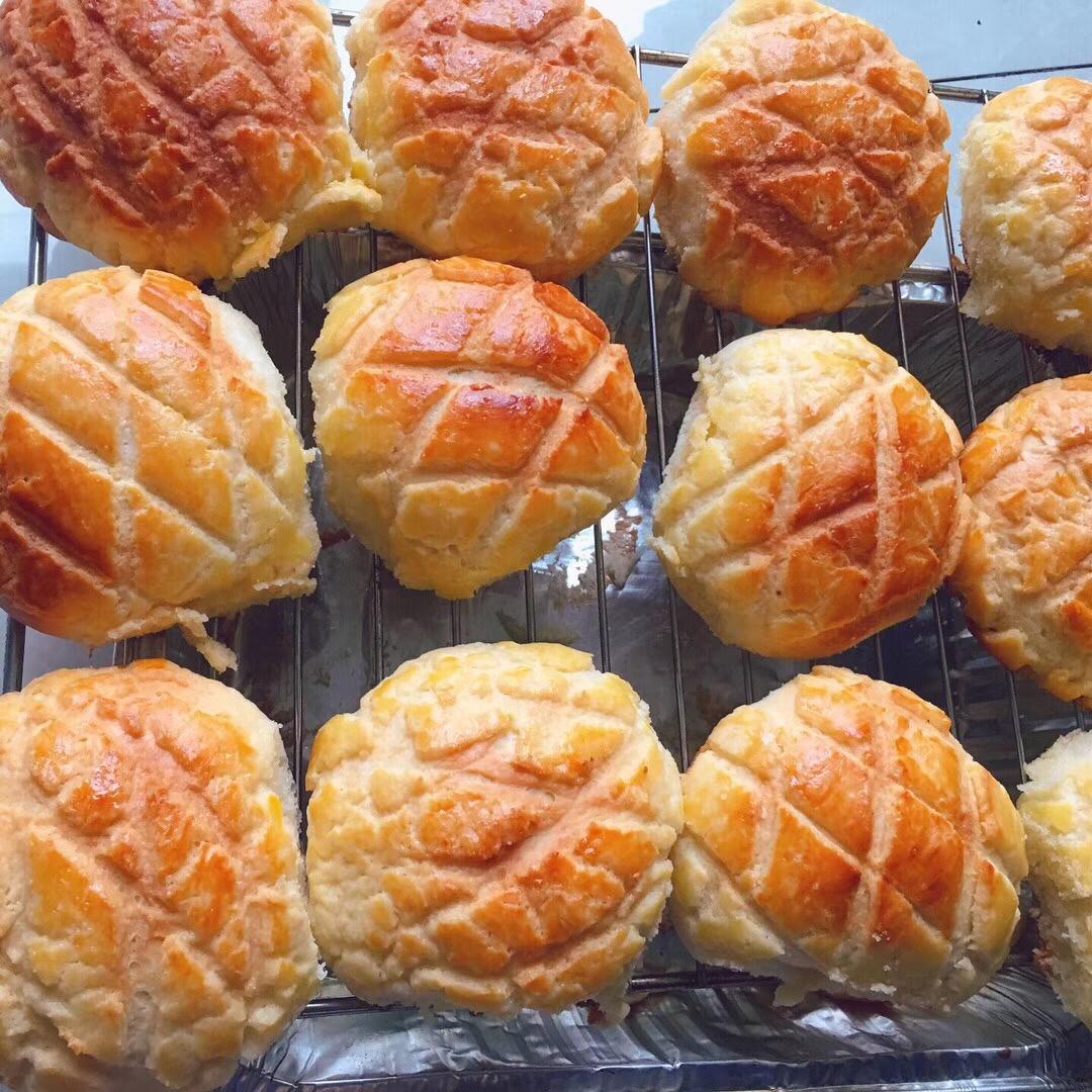 好吃到炸裂的港式菠萝包（附带制作酥皮的小视频）