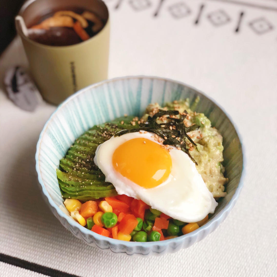 牛油果金枪鱼丼