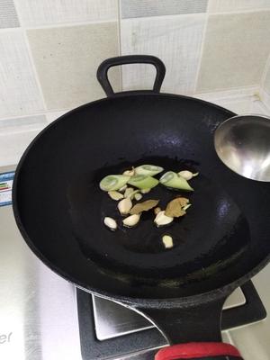 排骨扁豆焖卷子的做法 步骤4
