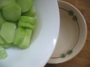 豆酱绿花椰菜梗的做法 步骤4