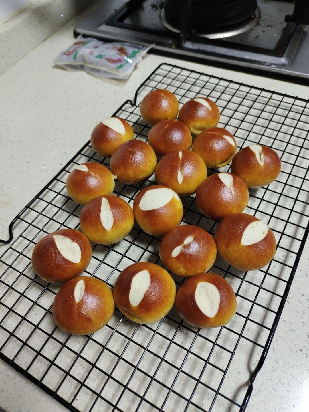 肉包+广式腊肠+优格乳酪😋3种口味碱水球，不用发酵，1小时吃上