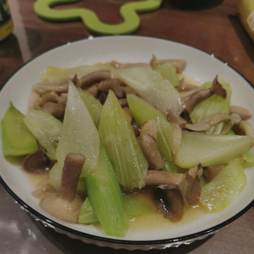 莴笋炒蘑菇