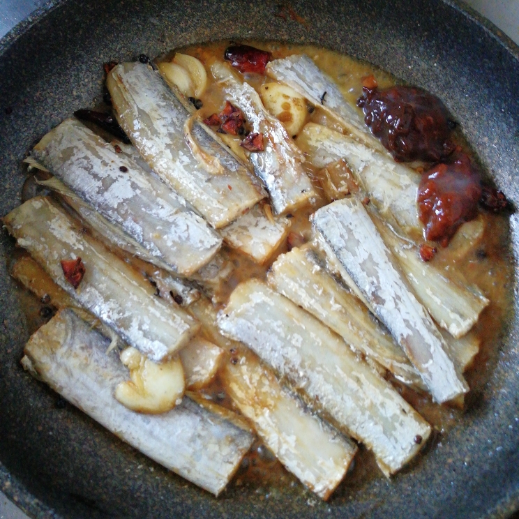 彭氏红烧带鱼的做法 步骤5