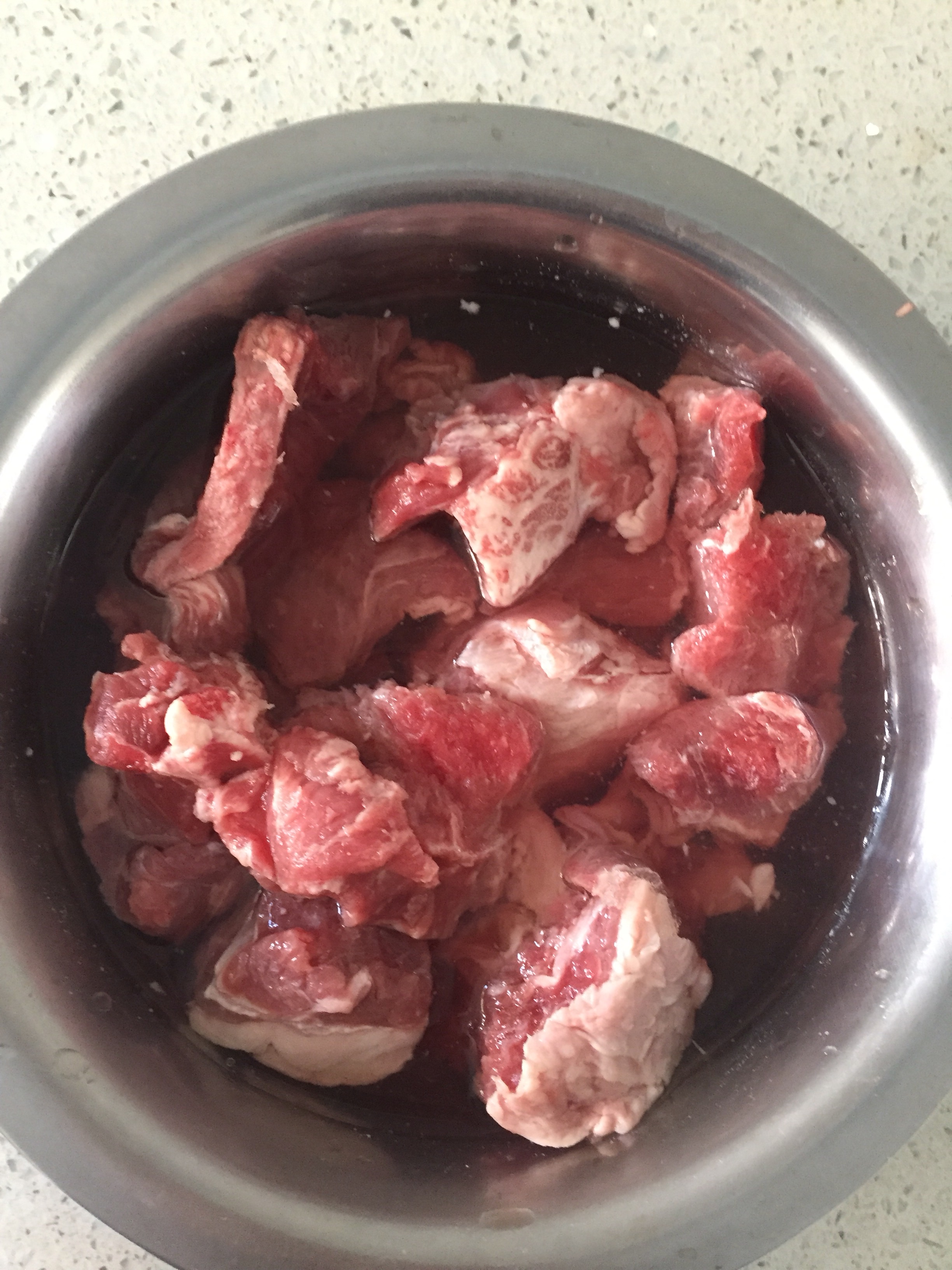 超简单的高压锅炖牛肉的做法 步骤1
