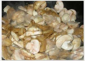 蘑菇炒肉片的做法 步骤4