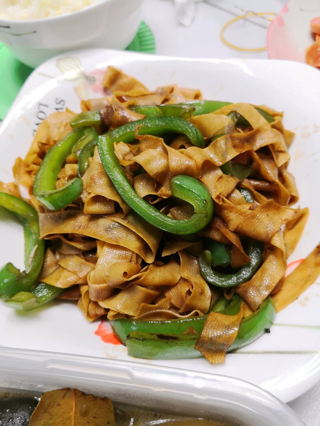 不用厨艺的尖椒干豆腐