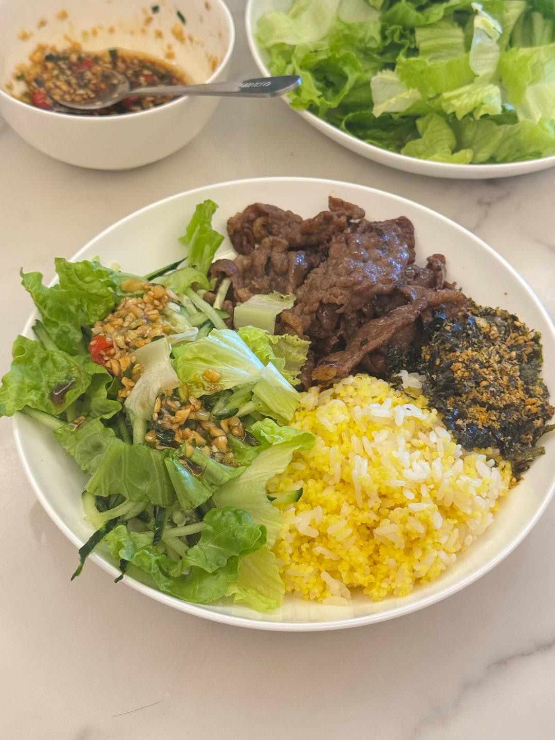 生菜牛肉拌饭