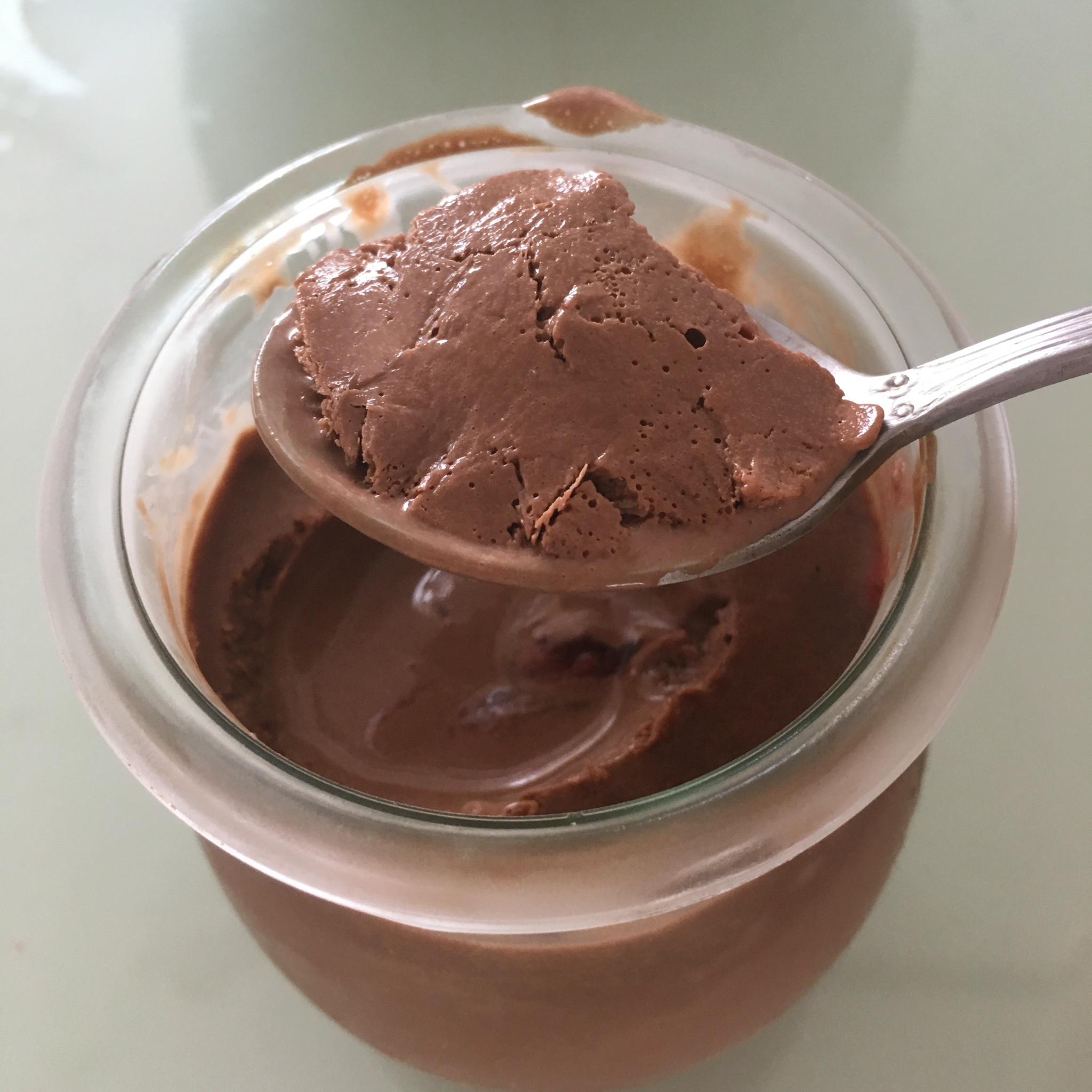 只需要牛奶和蛋黄的免搅拌【巧克力冰淇淋】Chocolate icecream的做法