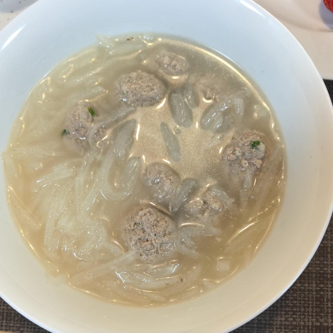 一碗清甜鲜美的萝卜丝肉丸汤