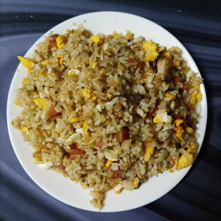 厨房新手也能get✔一碗超有料的时蔬鸡蛋炒饭