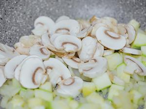 蘑菇鹰嘴豆炖菜的做法 步骤2