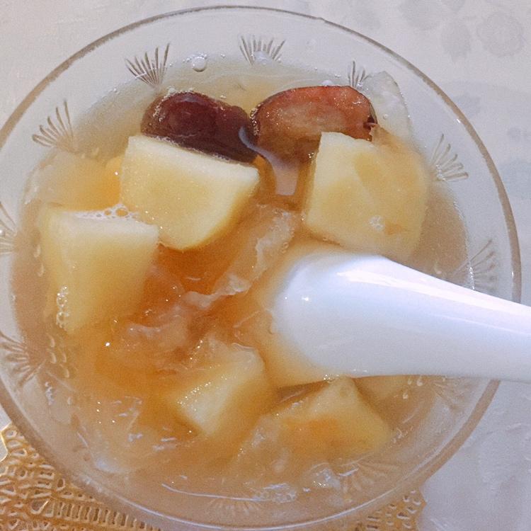 红枣银耳苹果汤