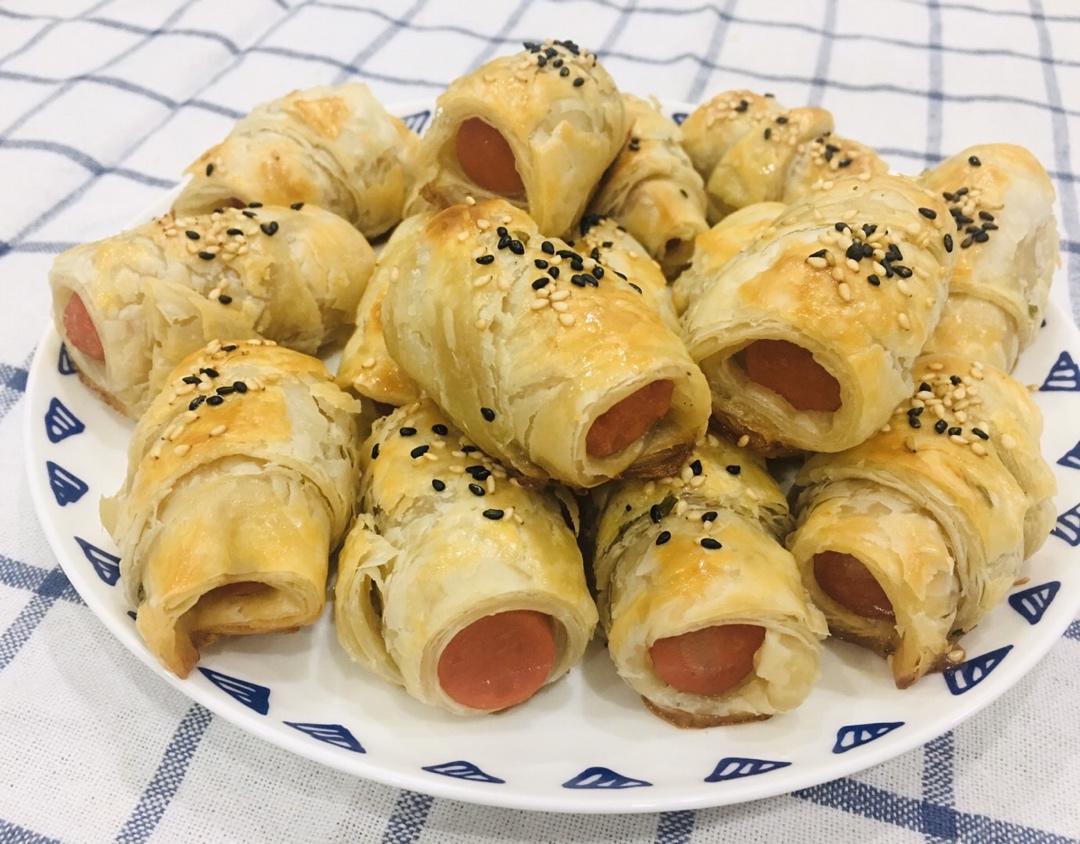 香肠酥皮卷：手抓饼皮还能这样吃，不用和面快速搞定早餐