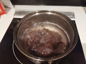 红豆鸡头米的做法 步骤2