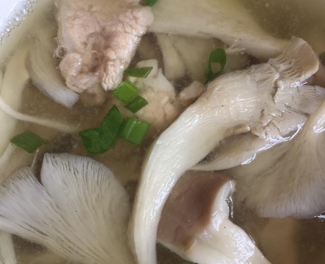 极简易做平菇肉片汤的做法