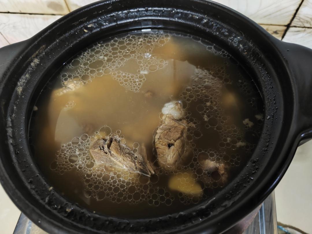 汤鲜味美的羊肚菌煲汤