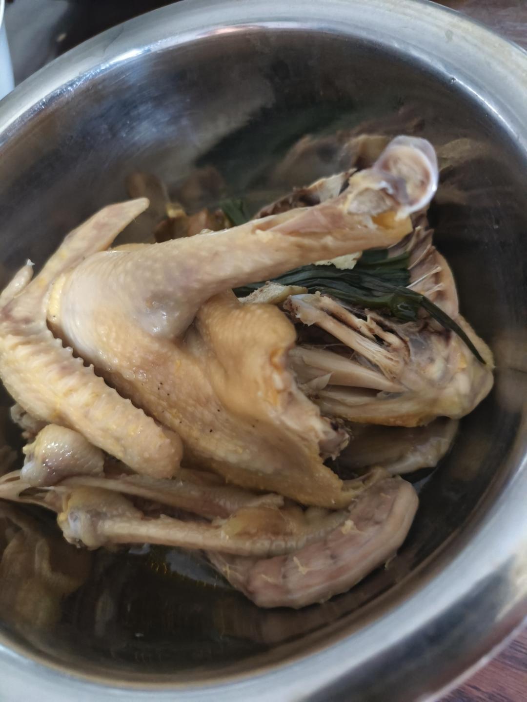 清蒸童子鸡-感觉身体被掏空？三伏天吃个童子鸡补一补！