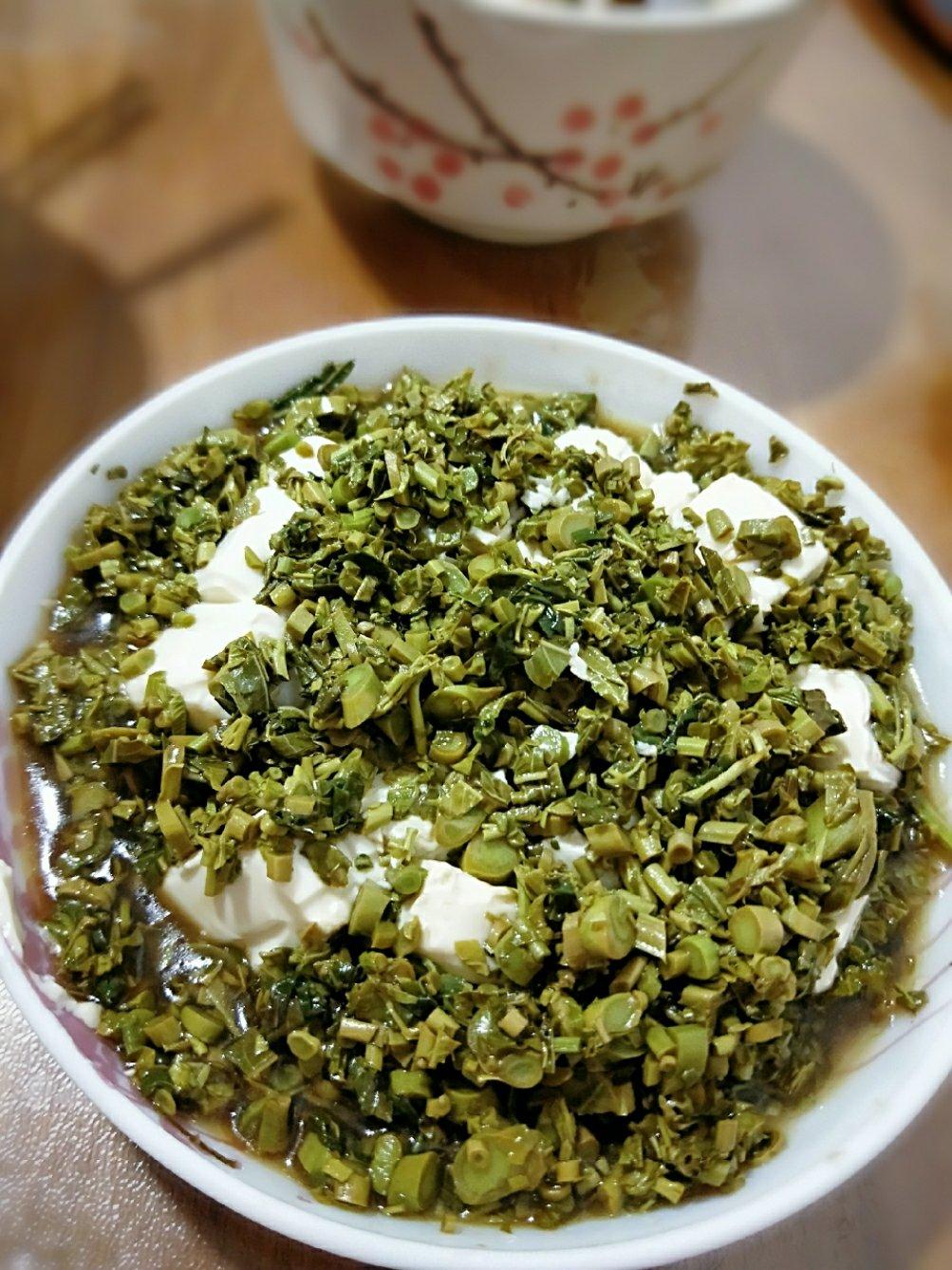 【香椿拌豆腐】一口鲜一口嫩，快把春天吃进肚子里！