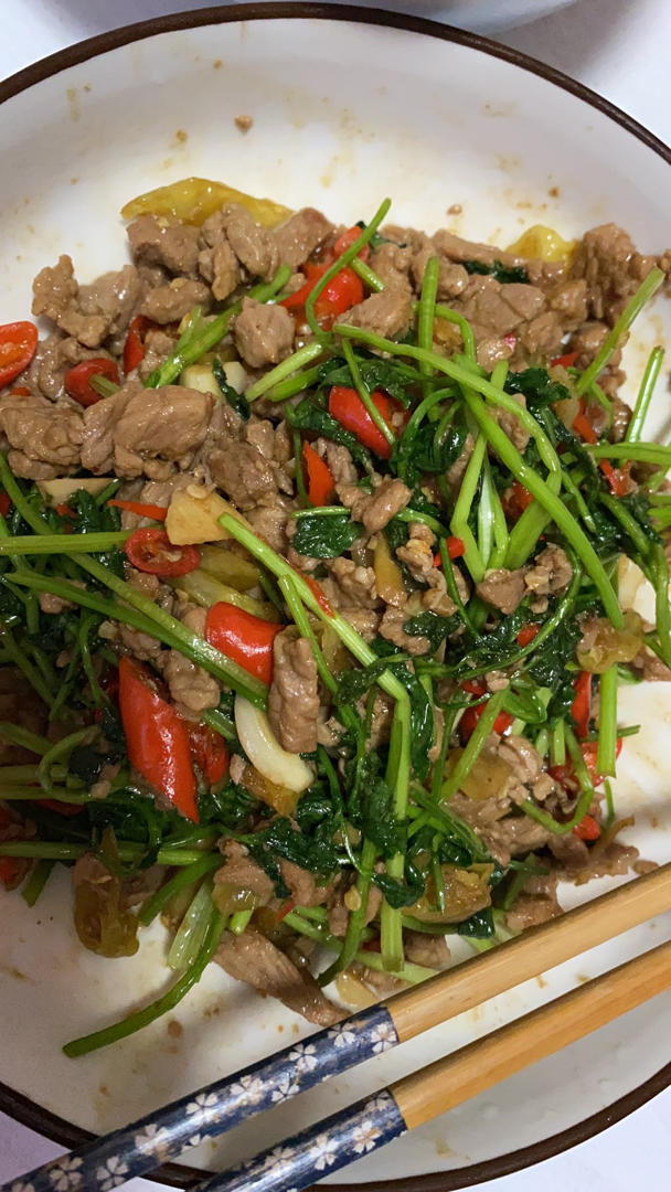 〈小炒黄牛肉〉，这个太好吃了。欣小厨 😉