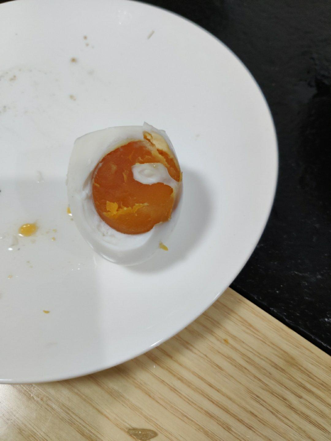 100%出油，原来流油的咸鸭蛋是这样做的——自制咸鸭蛋（多动图，孔瑶的食谱）