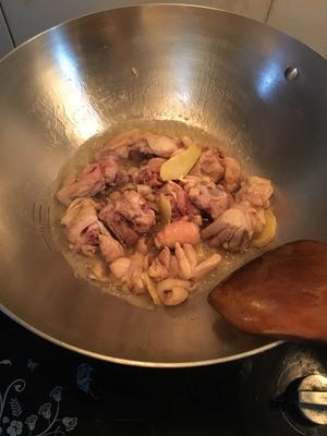 鸡大腿炖汤，假装炖的是高汤😀，用来煮米粉，面条，混沌，都还不错！的做法 步骤7