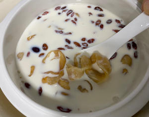 花胶红枣炖牛奶甜品（美颜养肤）懒人版的做法 步骤10