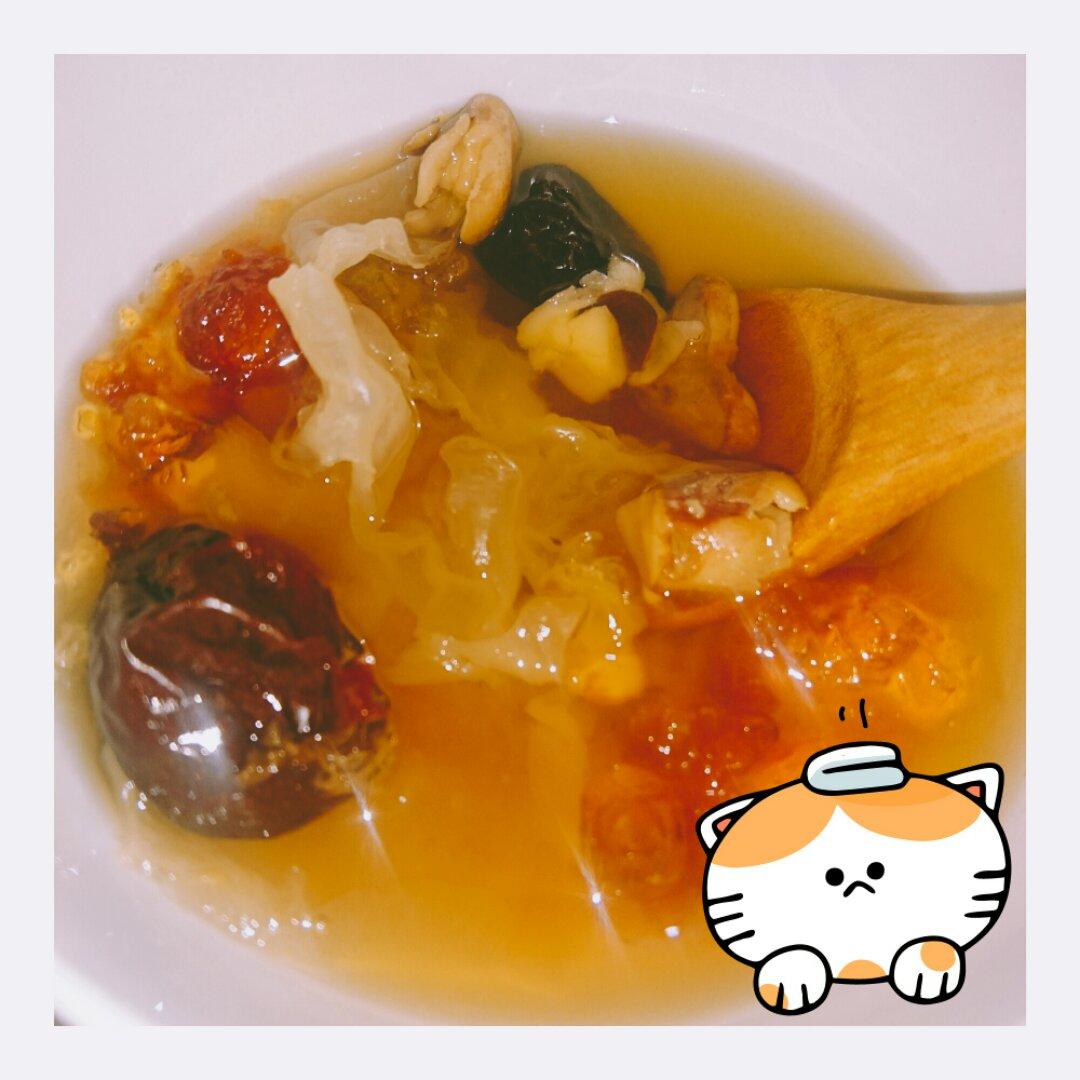 银耳莲子桃胶羹