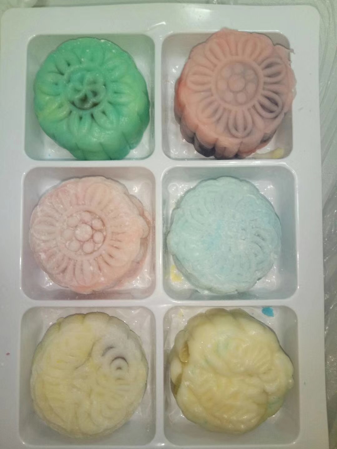 彩色冰皮月饼