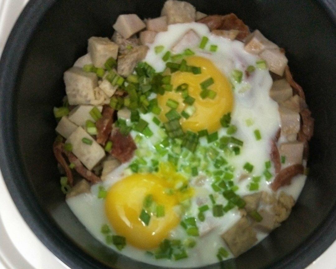 香芋腊肠鸡蛋饭的做法