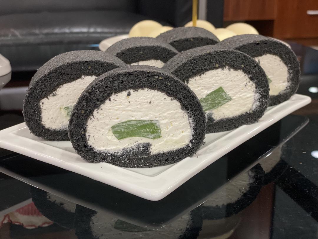 竹炭抹茶奶冻卷