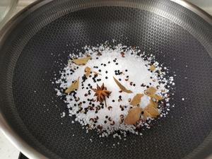 在家就可以轻松搞定的盐焗大虾的做法 步骤3