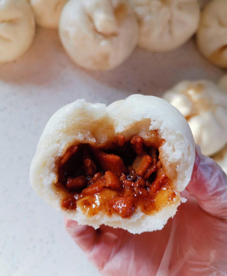 云朵般松软爆浆蜜汁叉烧包