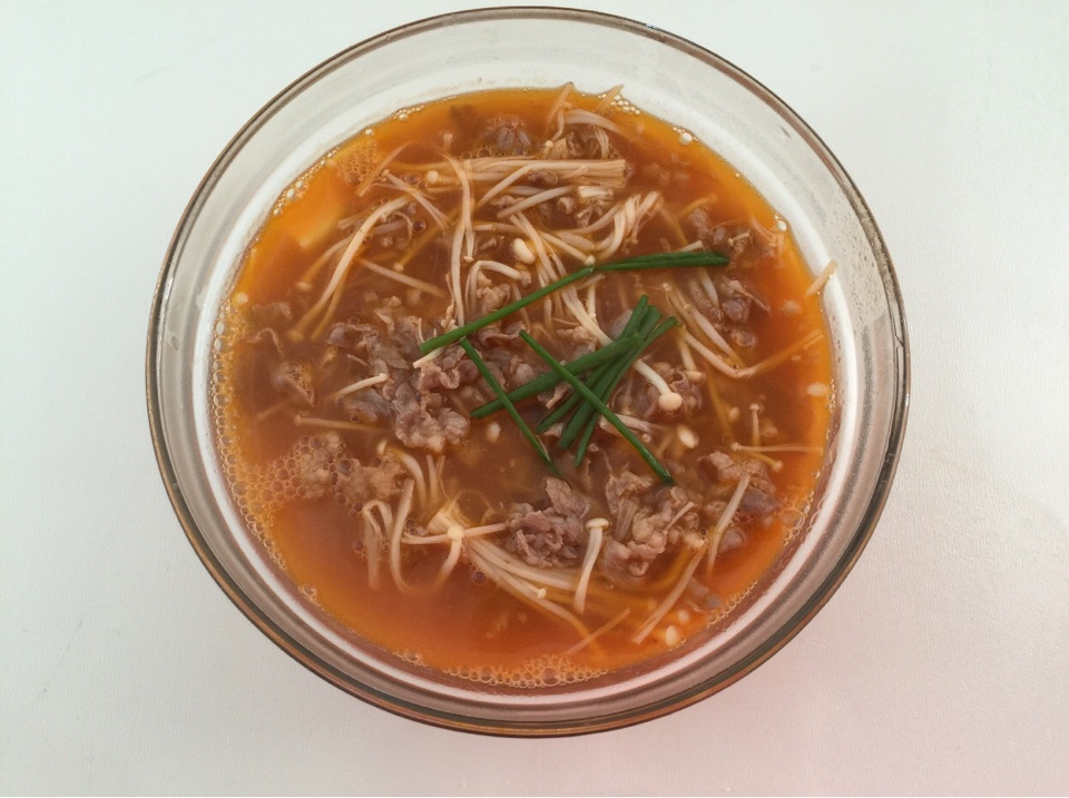 金针菇肥牛番茄锅