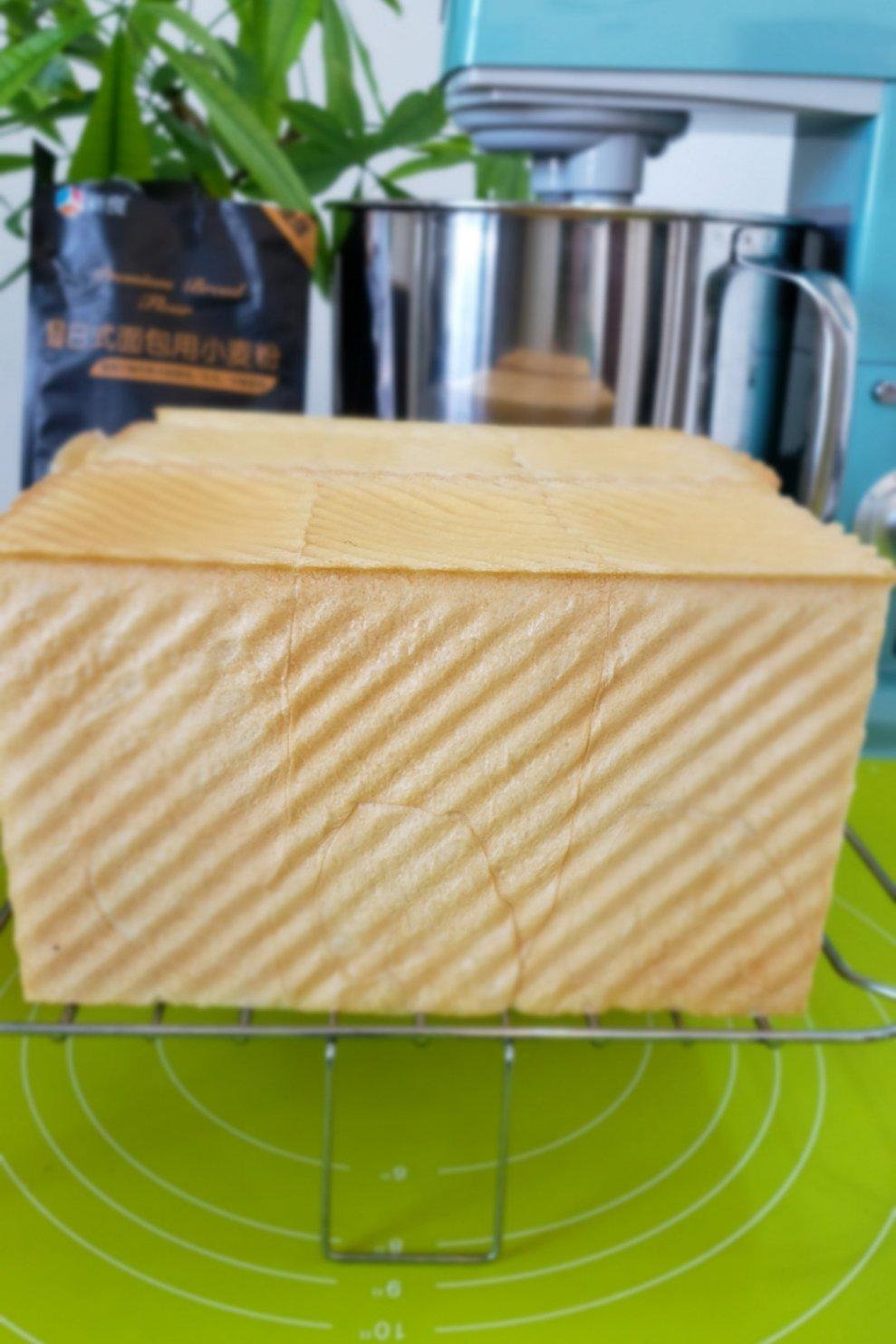 可以拉丝的超级软奶香吐司面包