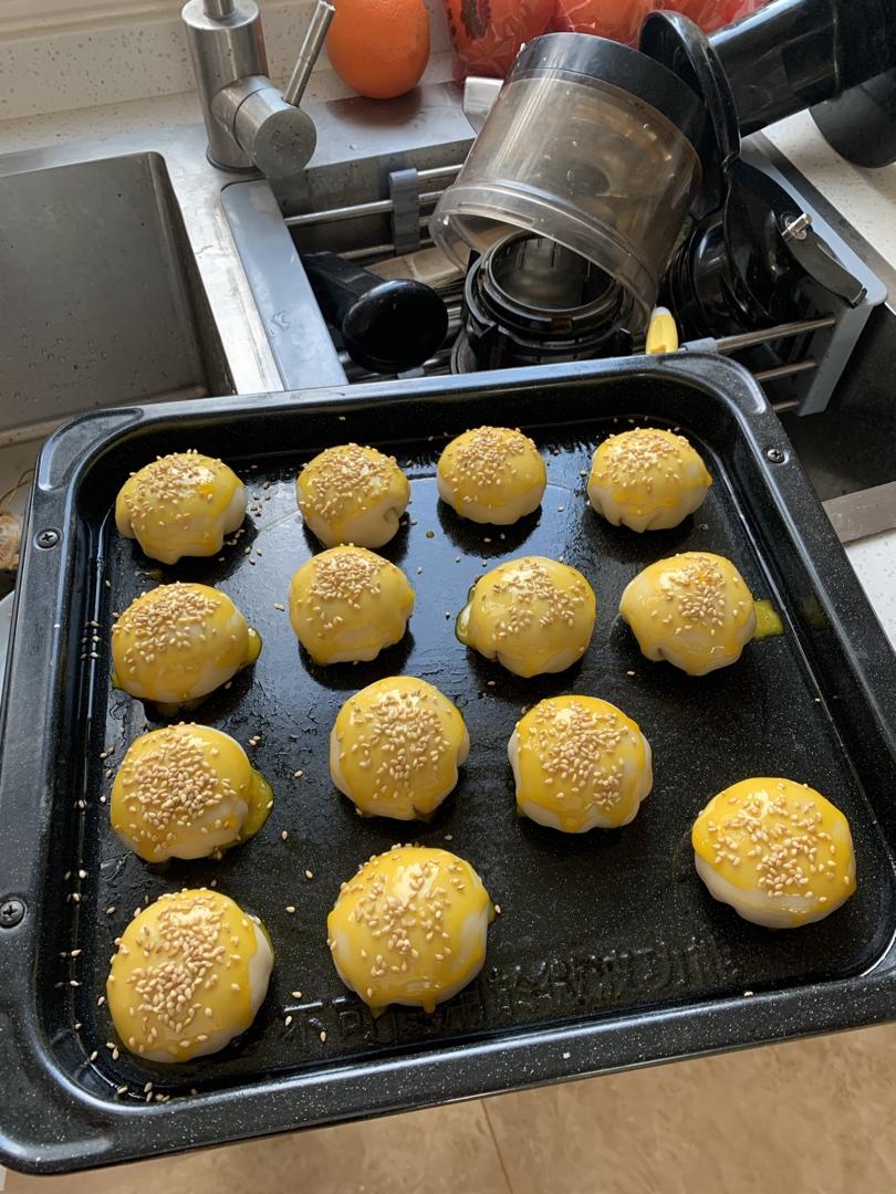 排四个小时队也买不到的鲜肉月饼，秘诀是放麻油！