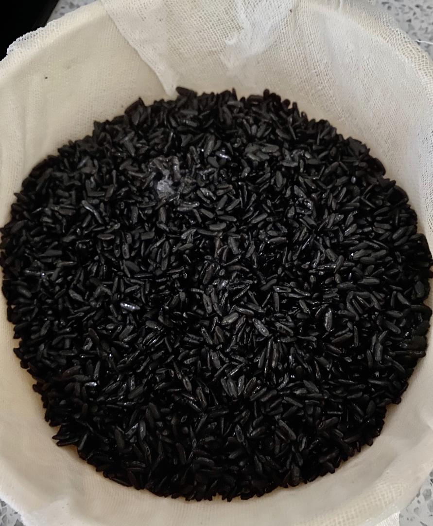 淡淡_qh18做的壮族三月三~黑色糯米饭(野生枫叶)