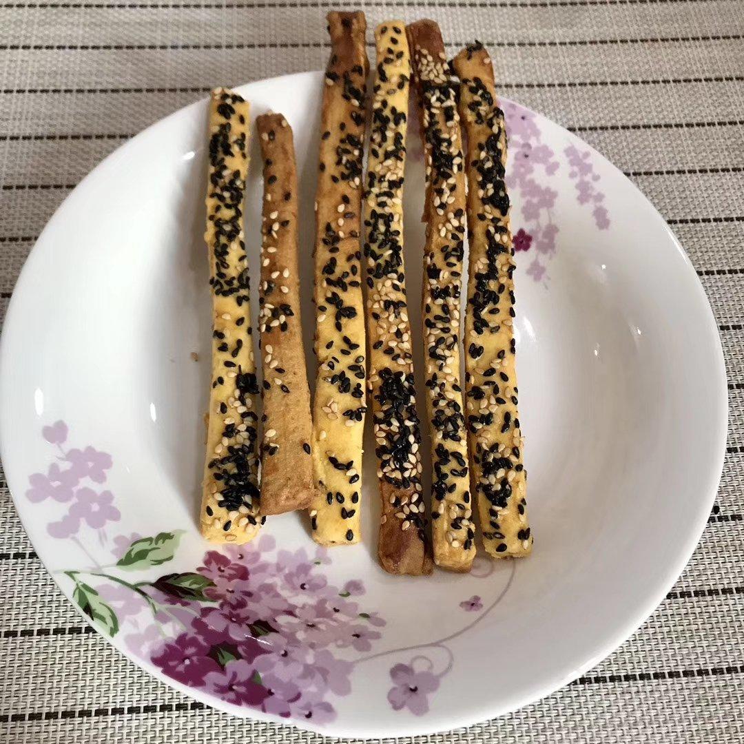 香甜酥脆，还带着一点奶香味，自制红薯饼干 吃一口就停不下来