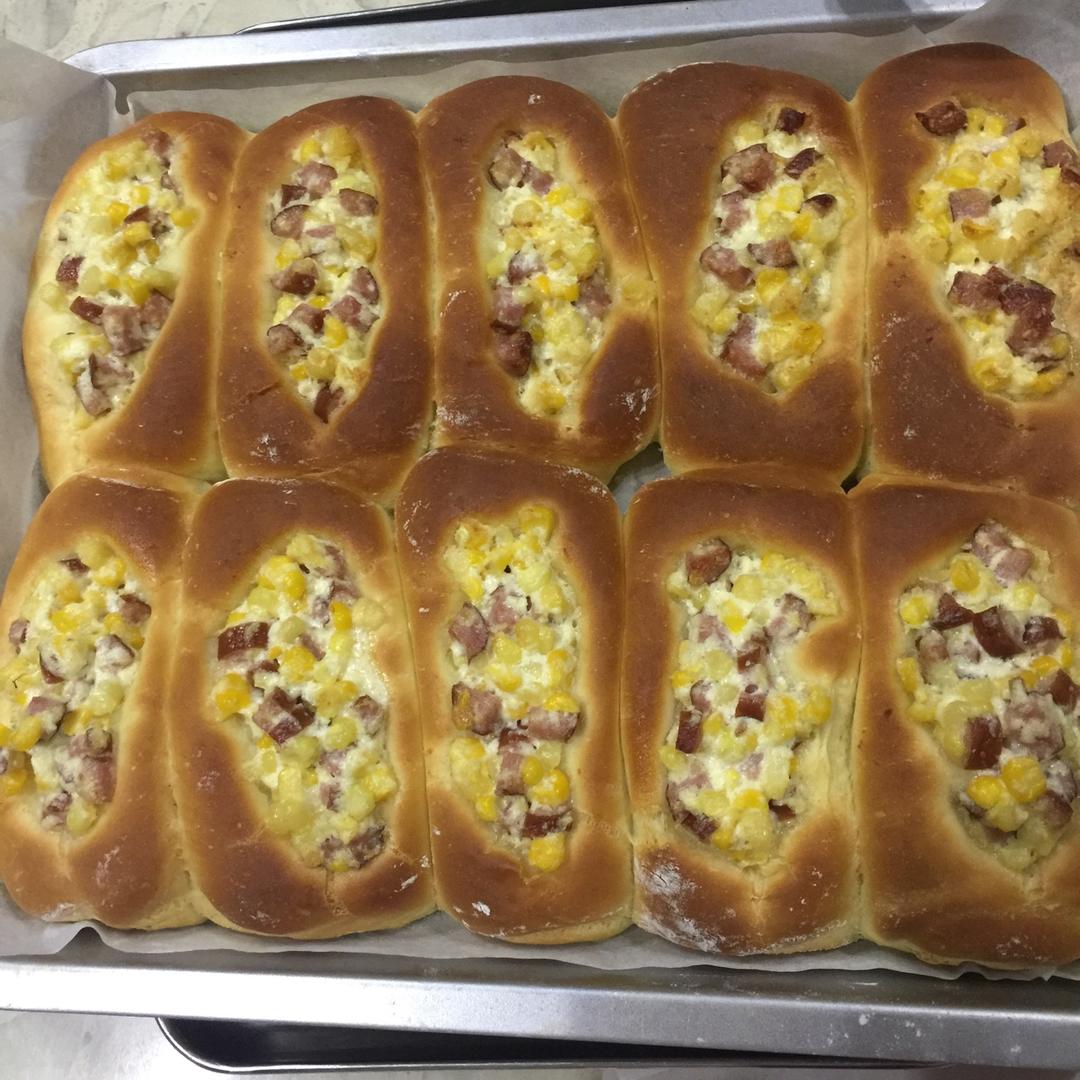 玉米火腿沙拉面包