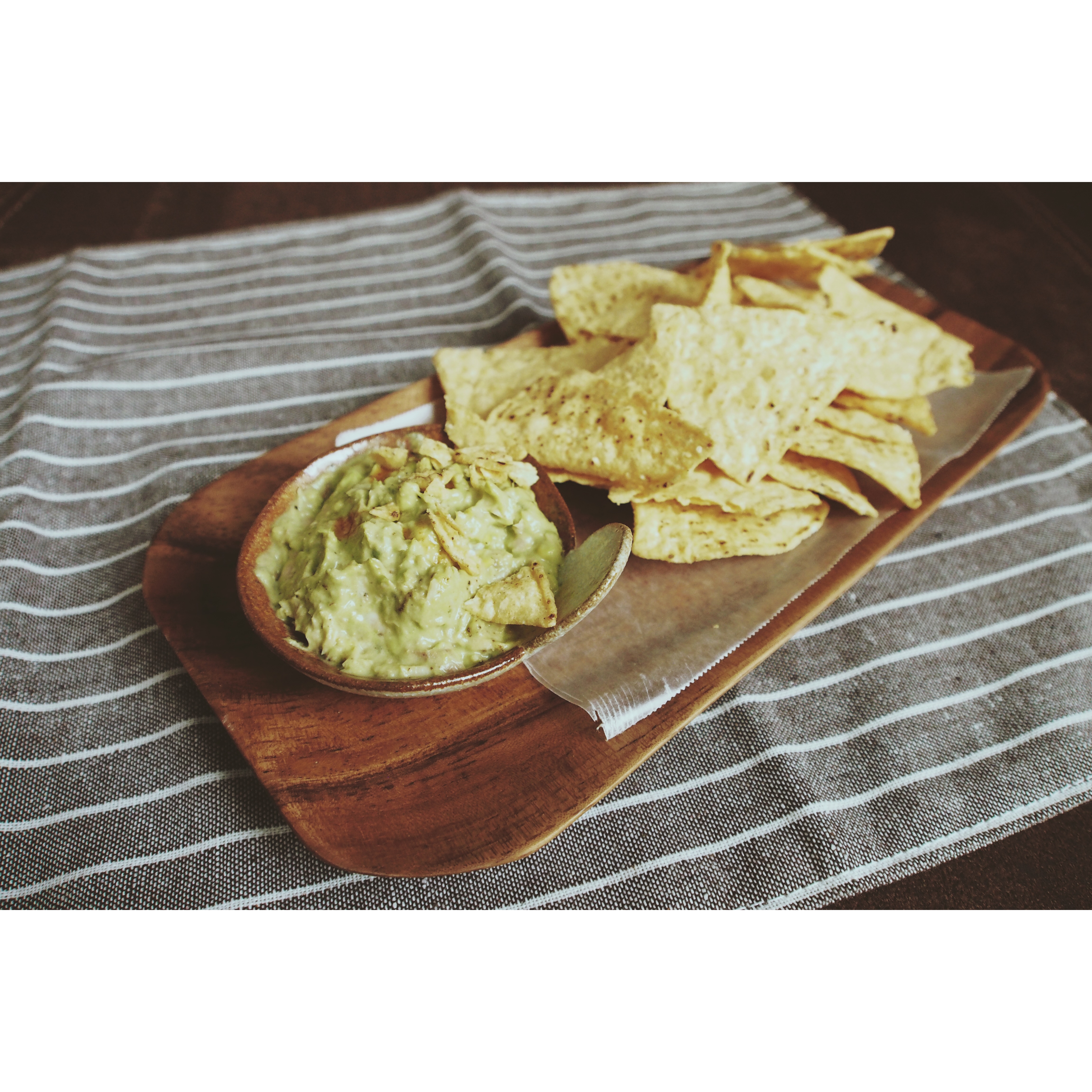 牛油果酱配玉米片