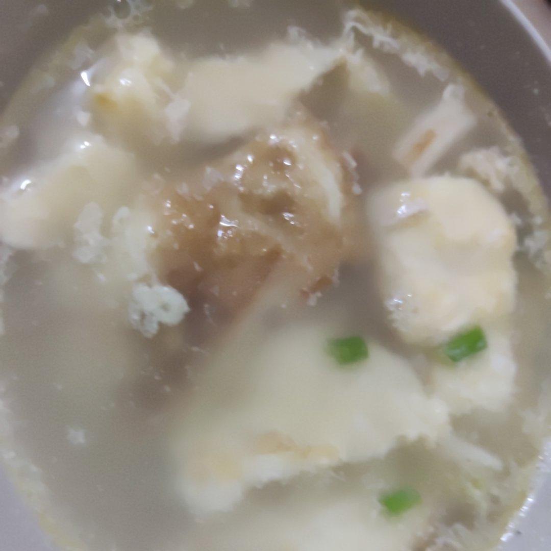 鲜掉眉毛的海鲜菇鸡蛋汤