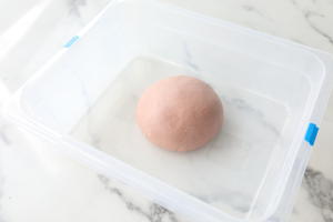 在家也可轻松复刻超火椰香草莓牛乳包的做法 步骤8