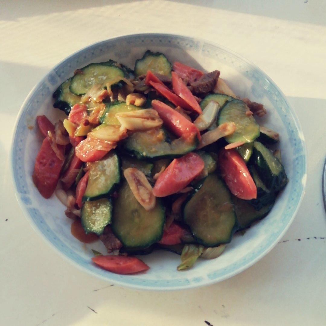 厨师长教你：“脆青瓜炒肉”的家常做法，爽脆的口感另一番感受