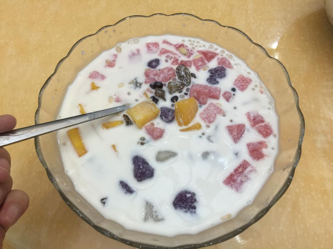 芋圆芒果椰汁西米露