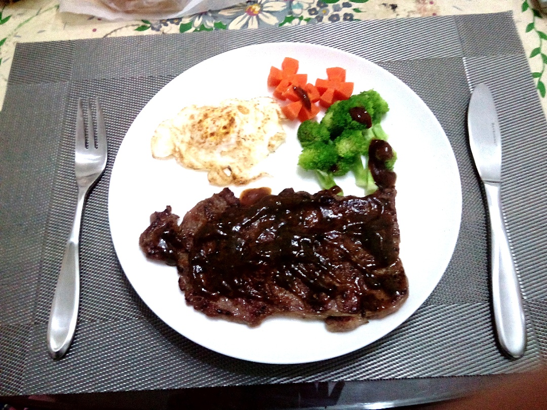 黑椒牛排（配土豆/鸡蛋，意面/蔬菜）