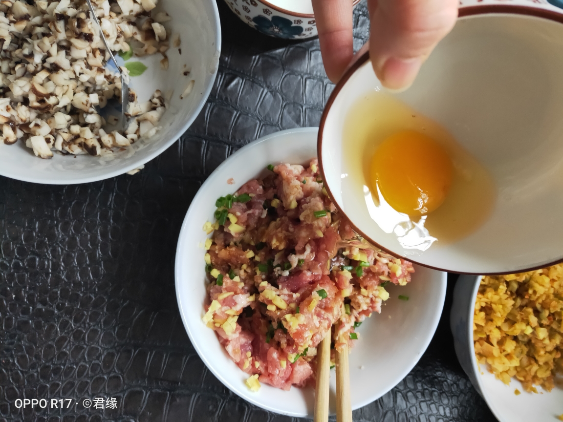 香菇猪肉馅饺子的做法 步骤6