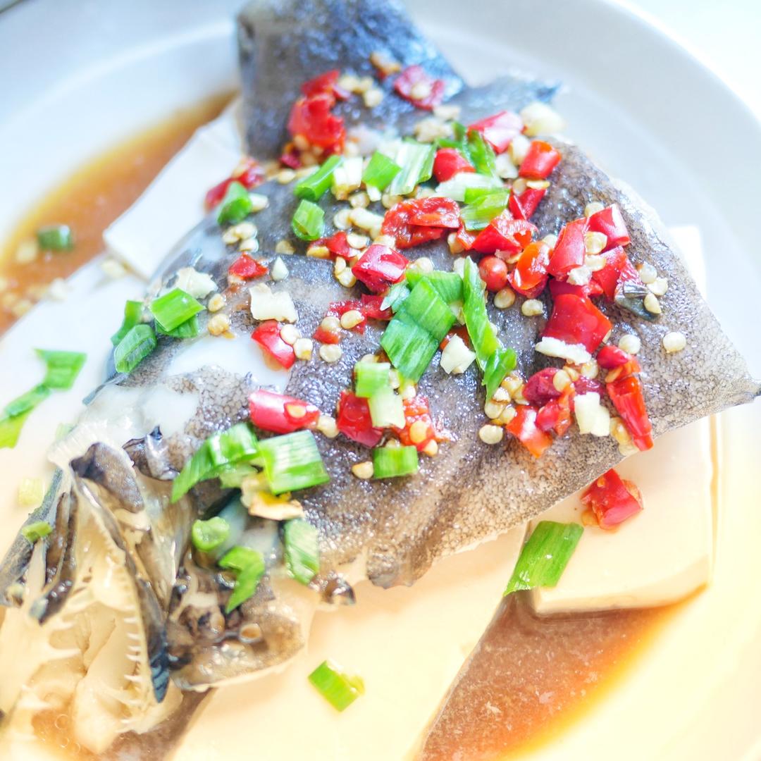 剁椒鱼头垫豆腐