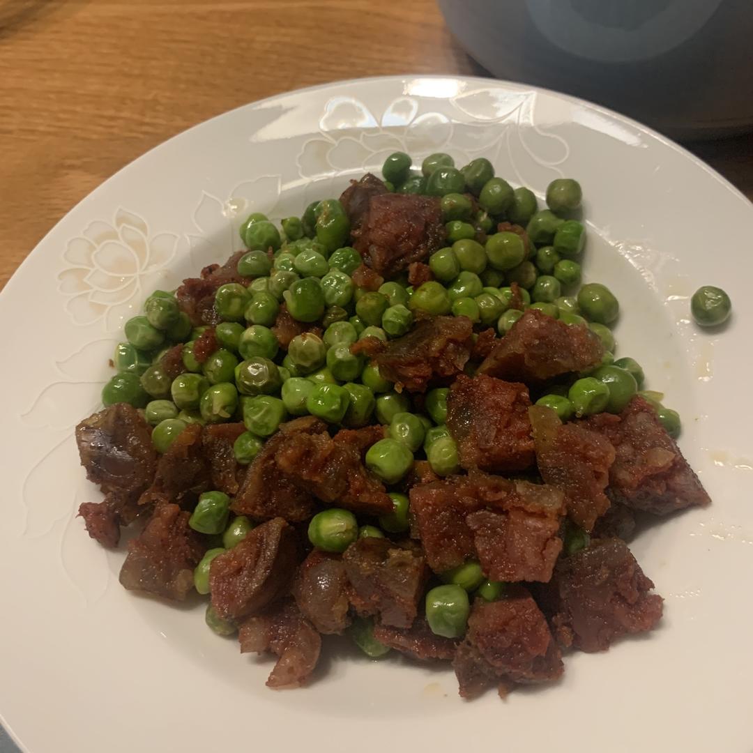 新鲜豌豆炒香肠