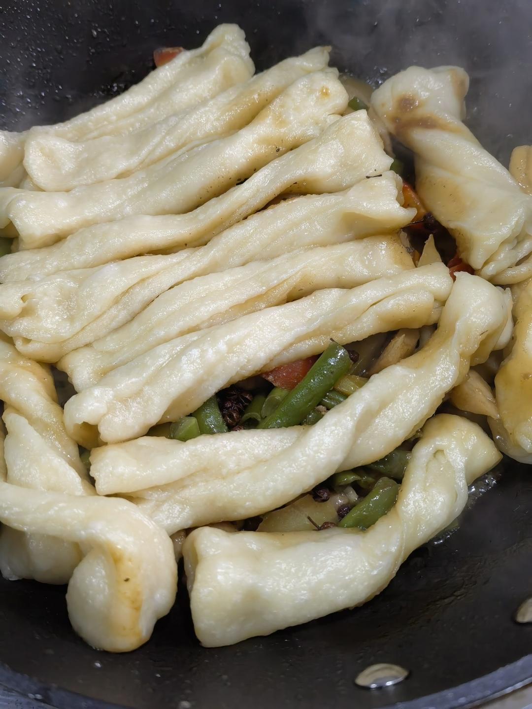 一锅出-豆角土豆玉米五花肉卷子
