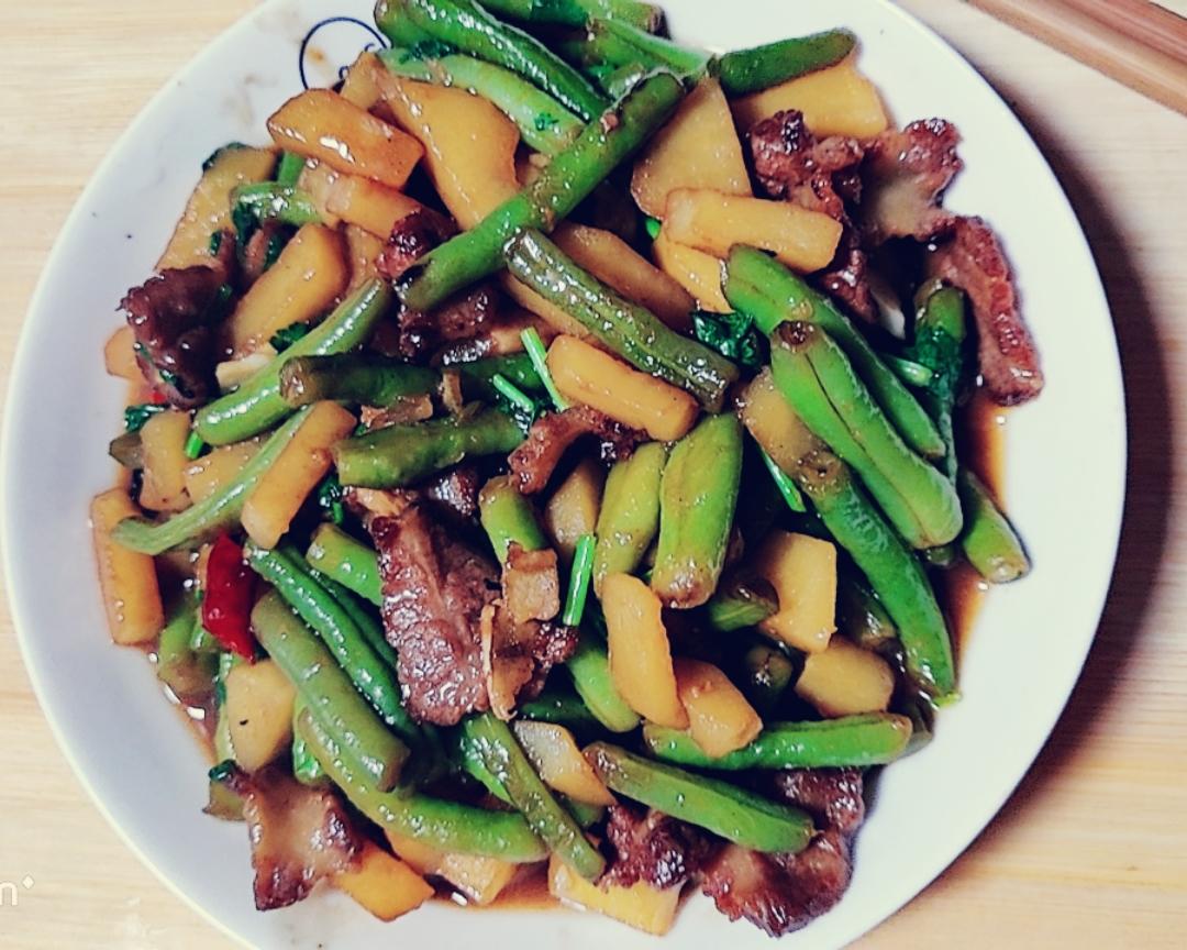 五花肉炖土豆，豆角的做法